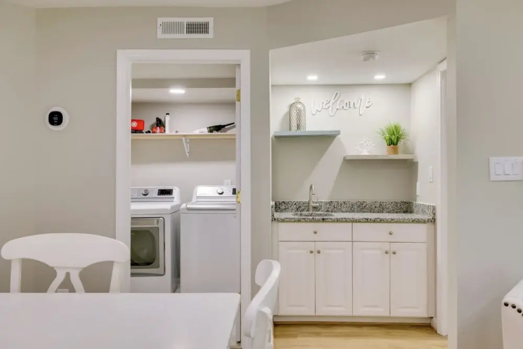 Emerald Isle Condo w/ Indoor Pool & Beach Access!