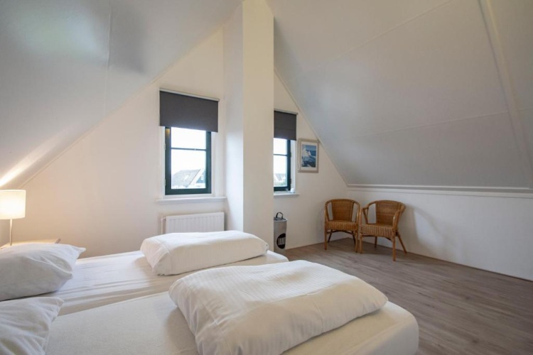 2 Bedrooms Villa