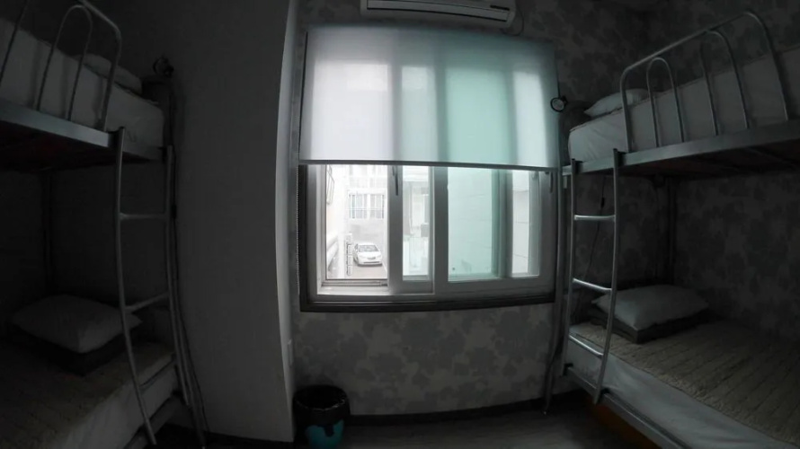 HI Guest House - Hostel