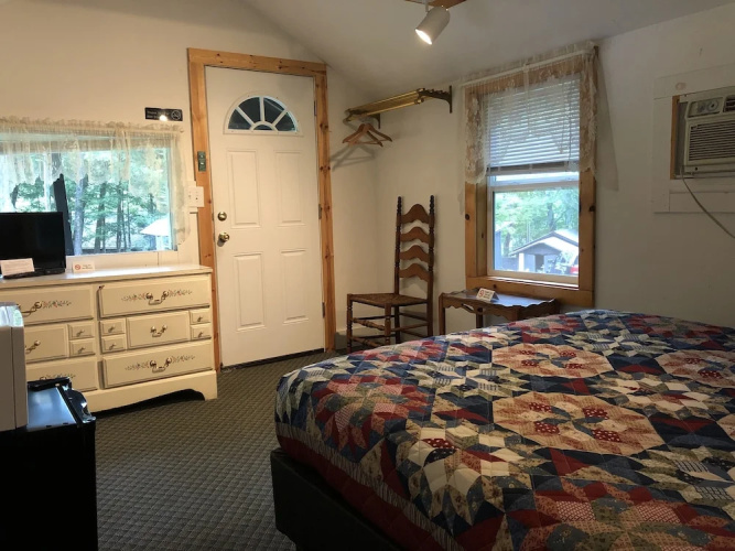 Lake George Bear's Den