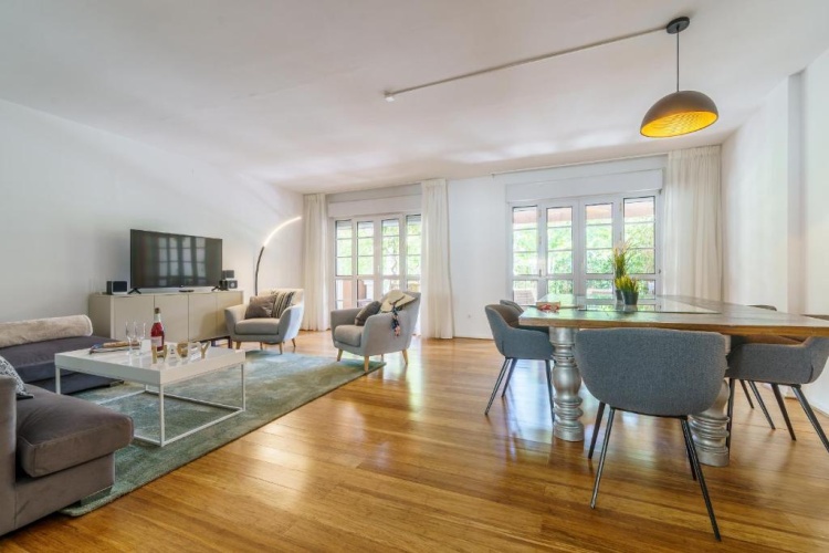4 Bedrooms Cottage