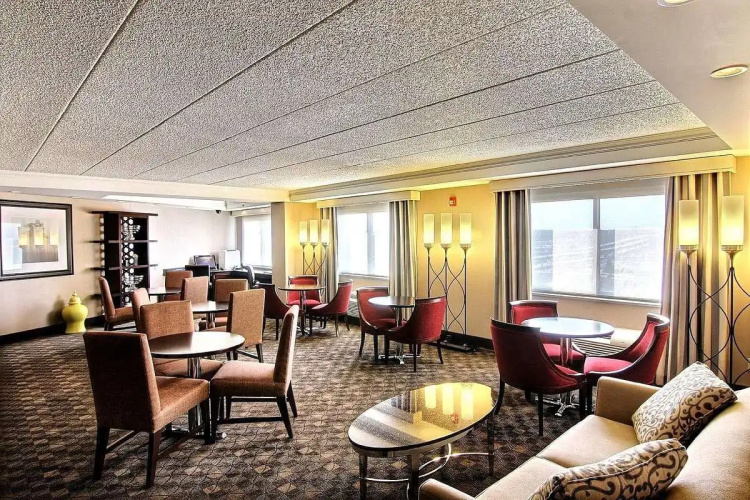 Wyndham Omaha / West Dodge