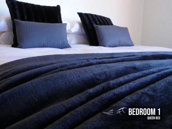 3 Bedrooms Apartment