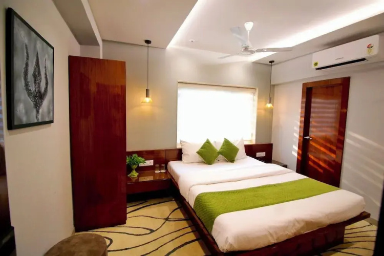 Evara By Meraki Inn