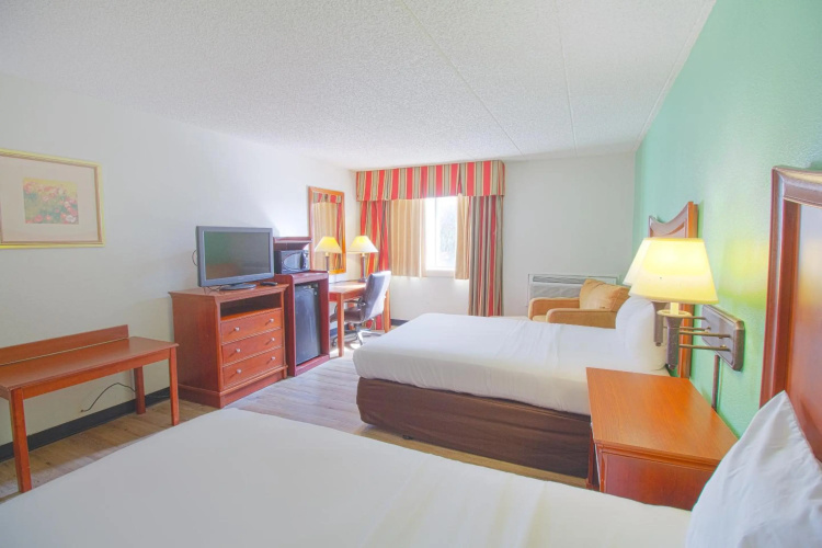 Tulsa Square Hotel Central, I-44 By OYO