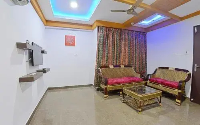 The Hotel Chola Inn