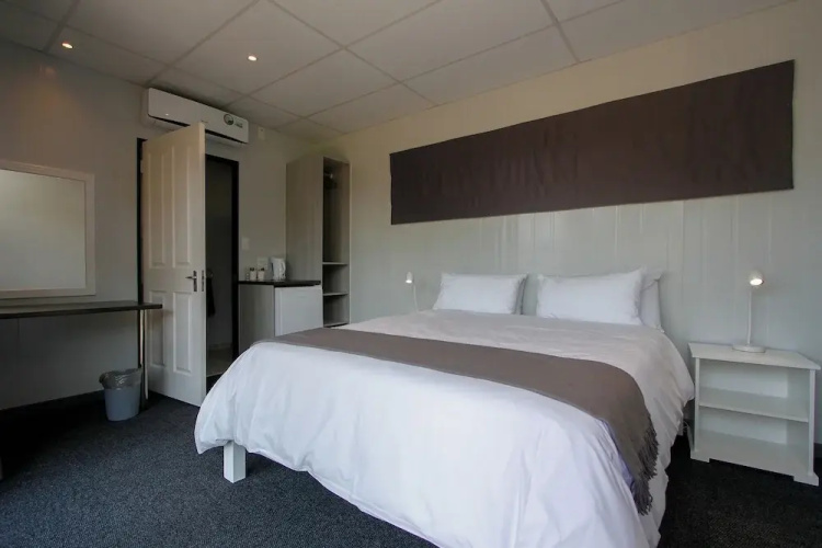 SleepOver Phabeni Gate