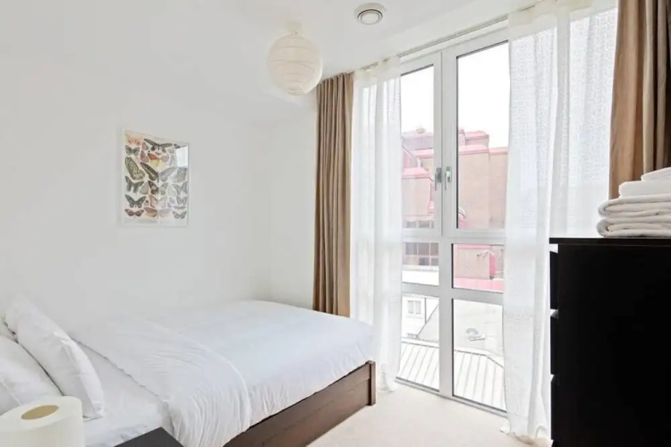 Sleek & Spacious 4 Sleeper, 5 Mins to Moorgate