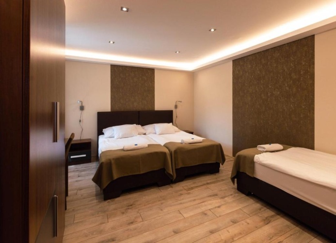 Standard Triple room
