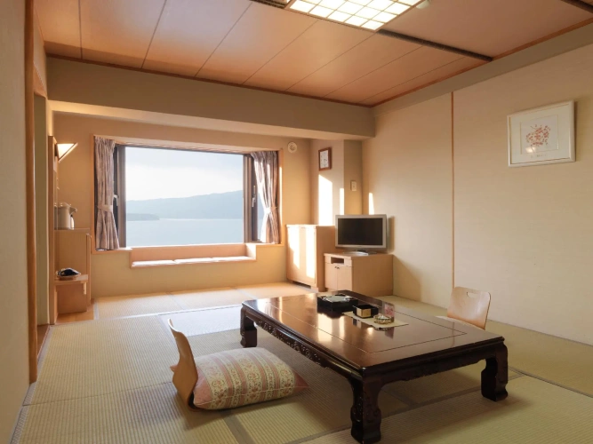 Standard room with lake view