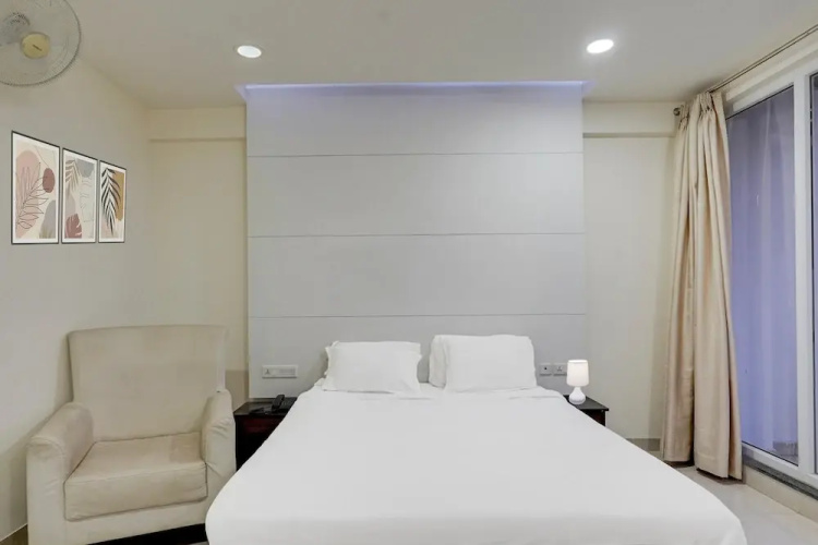 Poolside Retreat Near Sathyabama Chennai