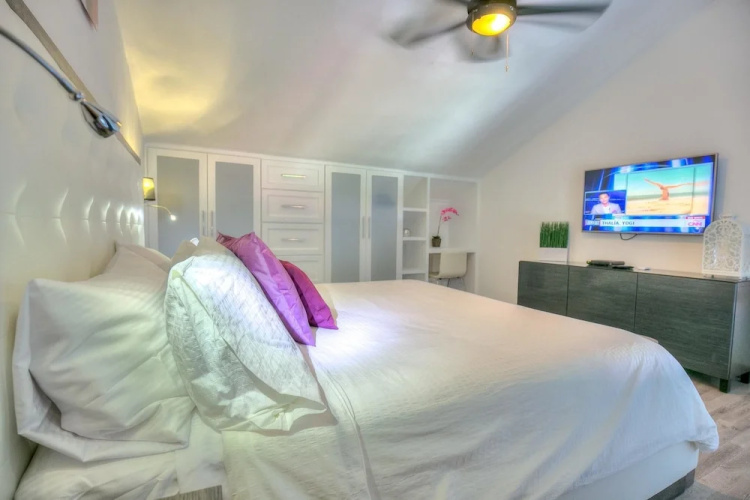 Chic Beach Apartment for Couples S-H203