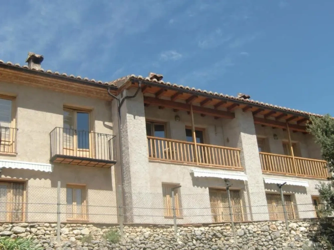 4 Bedrooms Cottage
