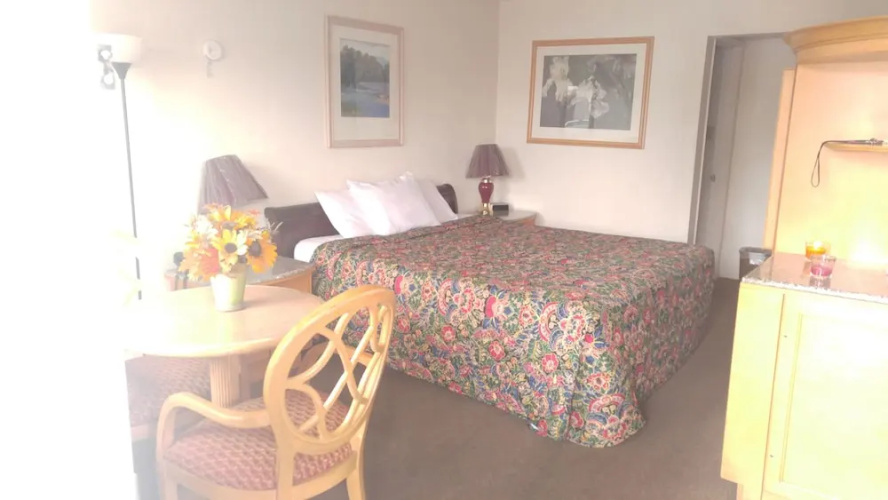 Parkway Inn