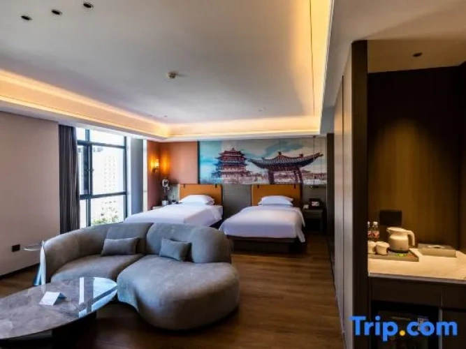 Standard Twin room with city view