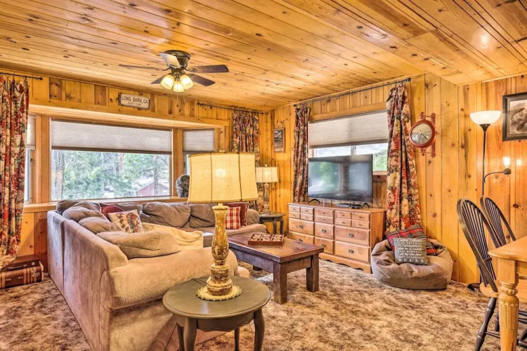 California Retreat w/ Deck, Fire Pit & Grill!