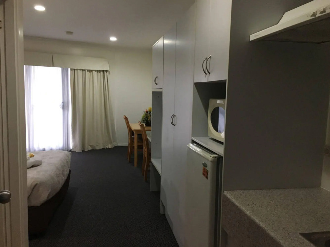 Lakeview Motor Inn