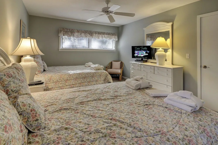Heritage Villa 2221 by RedAwning