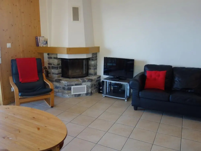 Spacious Apartment With Firepllace