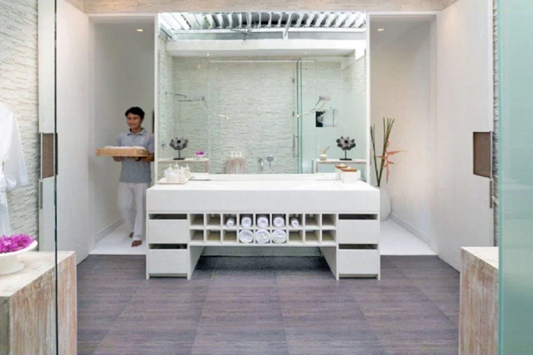 5 Bedrooms Villa