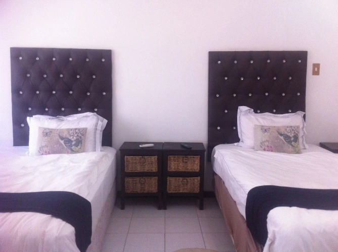 Standard Twin room with garden view