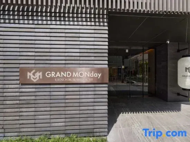 Grand Monday Ueno Okachimachi - Tokyo