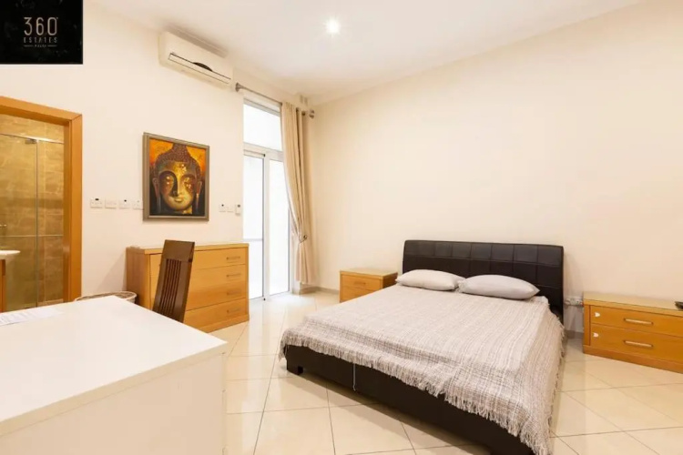 Beautiful, Seafront spacious APT in Sliema by 360 Estates