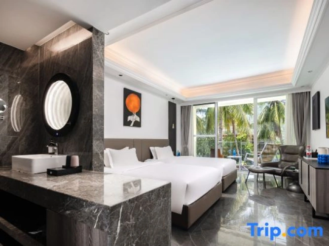 Deluxe Double room with balcony and with pool view