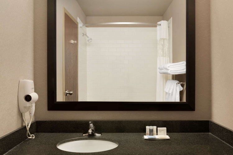 Days Inn by Wyndham Regina Airport West photo 10