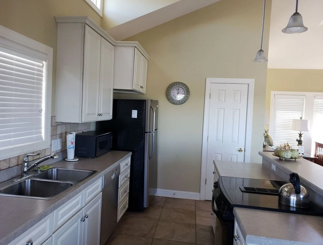 The White - 3 Br Home