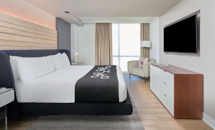 Standard Double room with city view