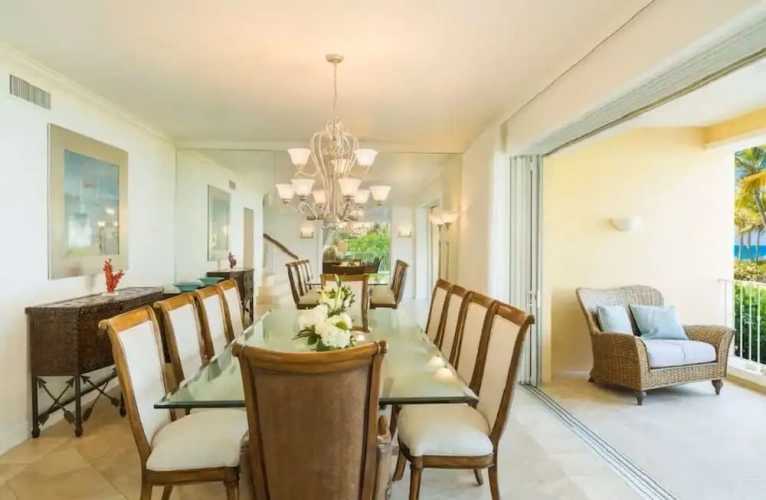 4 Bedrooms Grand Villa oceanfront