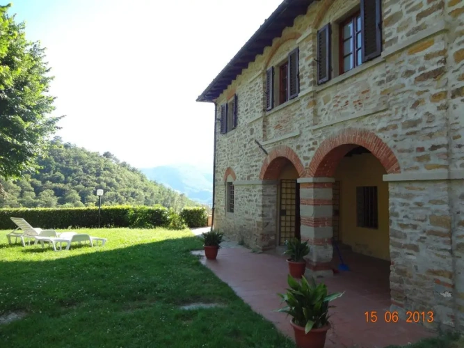 6 Bedrooms Villa