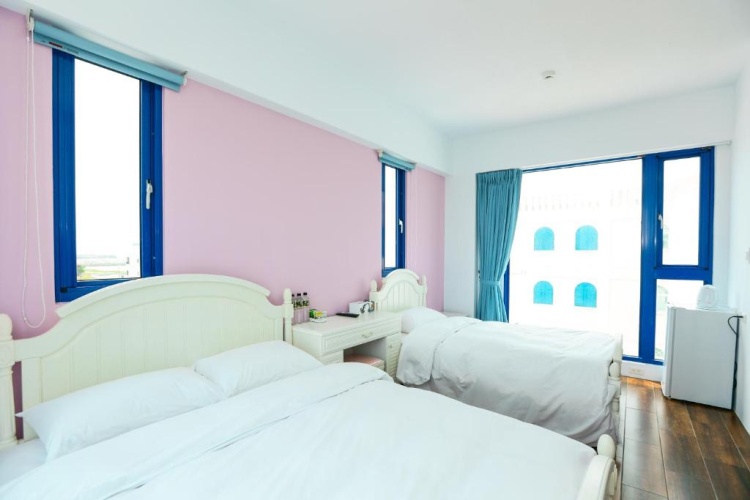 Standard Triple room with sea view