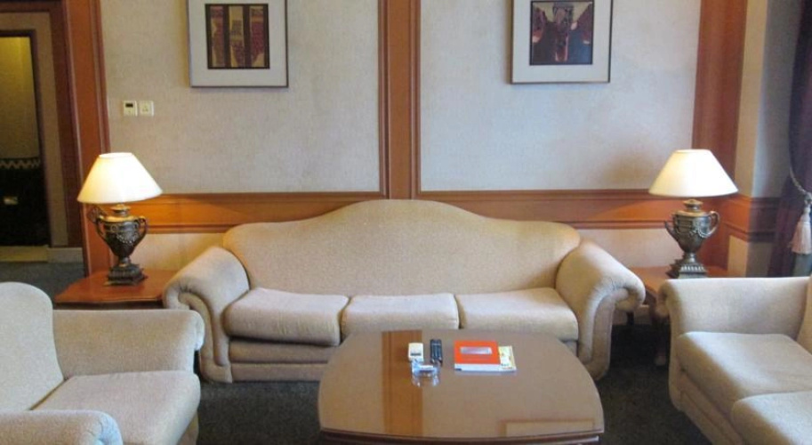 Elty Suites Lesung Batu