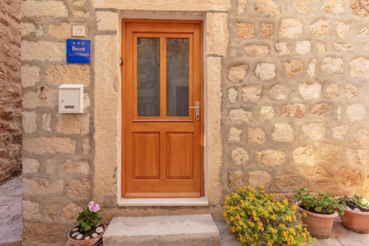 4 Bedrooms Cottage