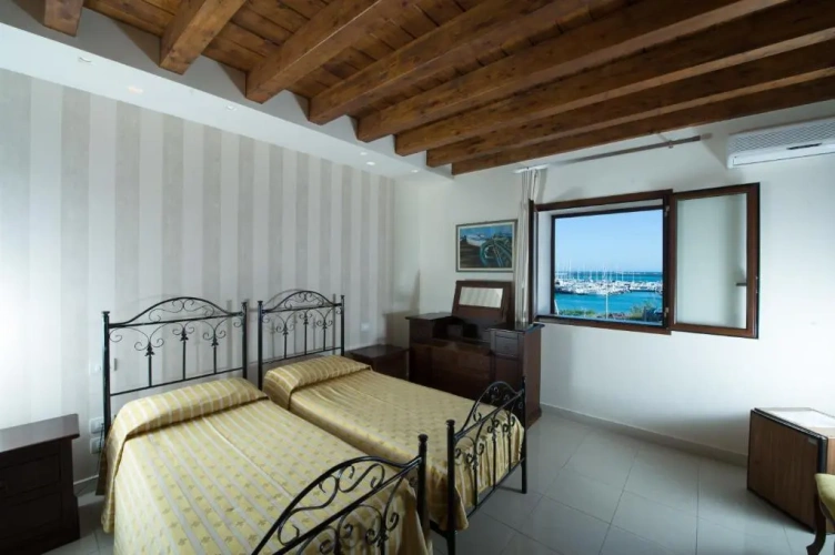 Twin room with sea view