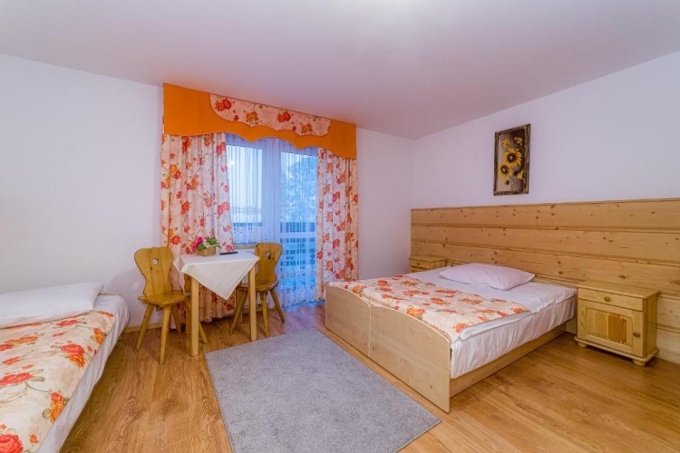 Standard Triple room