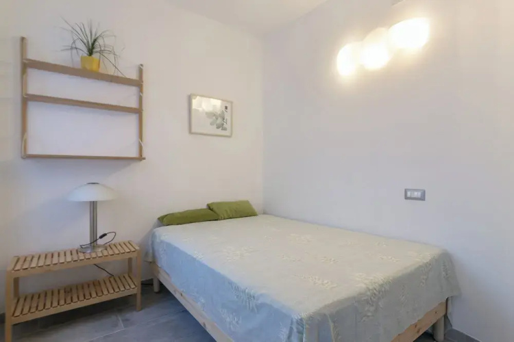 Modern Studio with Balcony in Milan