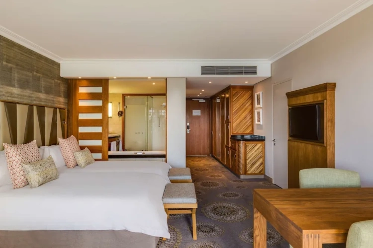 Deluxe room with balcony and with bay view