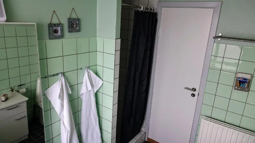 2 Rooms, Private Kitchen, Bathroom, And Garden.