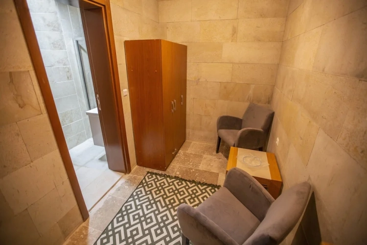 Economy room