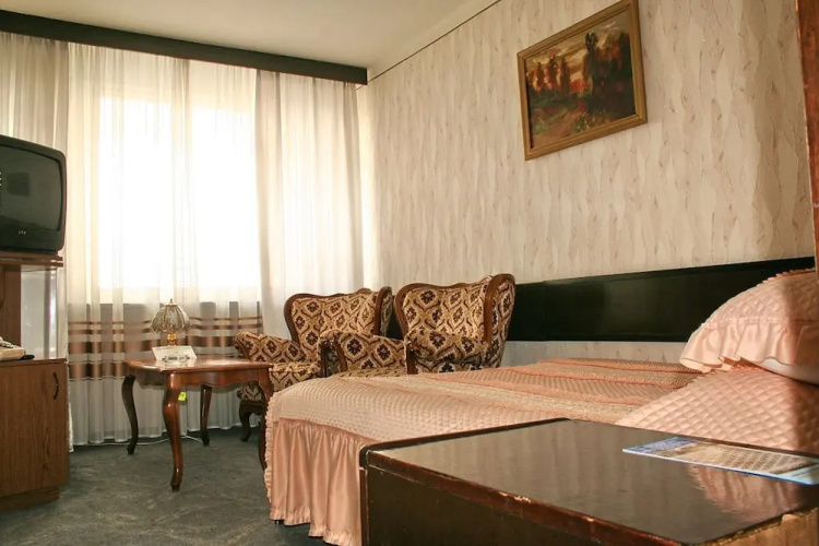 Hotel Cosmos