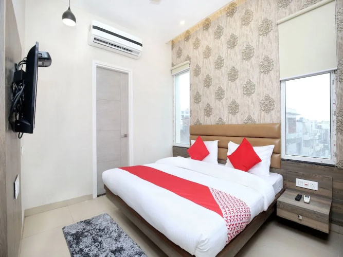 Oyo 17199 Hotel Clg Grand