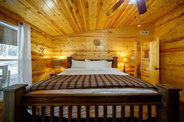 Outlaw Rose Cabin for 8!