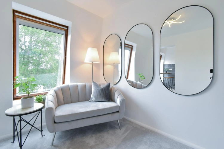 No. 8 - Top Floor Modern Apartment