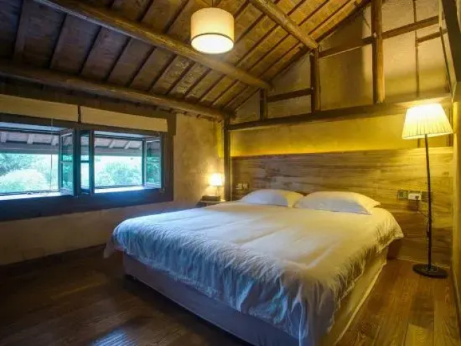 Girl Xiaocha Hostel