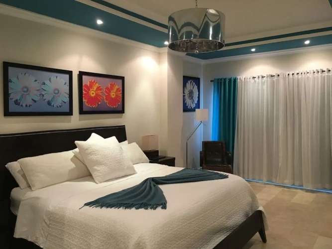 2 Bedrooms Luxury Apartment with balcony and with harbour view