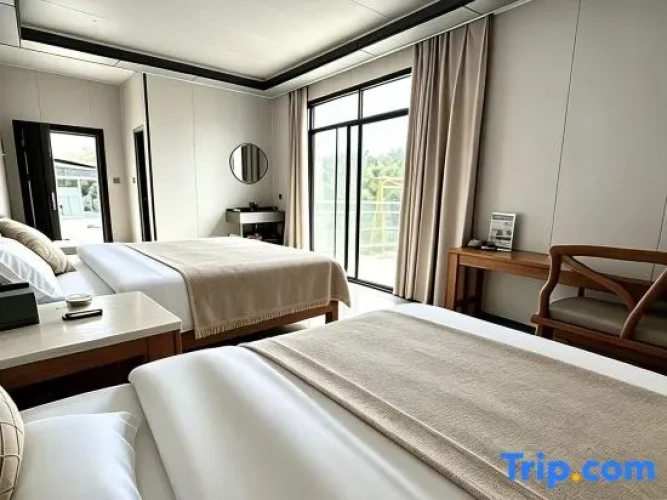 Standard Twin room with lake view