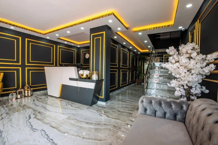 Li̇fe Pool Sui̇te Hotel